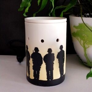 Service & Sacrifice Scentsy Full Size Warmer